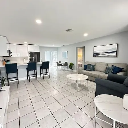 Steps Away From Hard Rock Casino, Las Olas Beach, And Fll Airport, Fully Furnished House